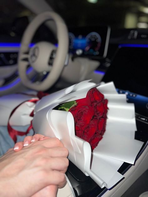 Blow Your Mind, Disney Princesses, Steering Wheel, Red Roses, Makeup Artist, Roses, Wheel, Nails, Disney