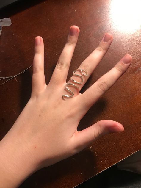 Snake Ring Diy, Friendsgiving Crafts, Wire Snake Ring, Rings Diy, Wire Craft, Fashion Designing, Wire Ring, Diy Rings, Snake Ring