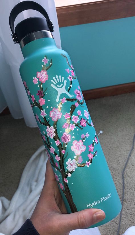 Hydro Flask Painting Ideas Easy, Hydro Flask Painting, Hydroflask Decor, Flask Painting, Flask Aesthetic, Hydroflask Painting, Hydro Painting, Horse Girls Bedroom, Flask Art