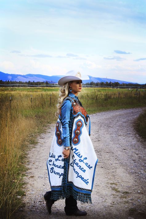 Rodeo Royalty Pictures, Rodeo Queen Photoshoot Ideas, Rodeo Queen Headshots, Rodeo Queen Photoshoot, Rodeo Queen Pictures, Rodeo Queen Outfits, Rodeo Queen Clothes, Queen Outfits, Rodeo Girls