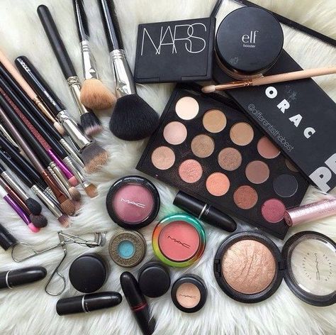 Everything You Need for a Complete, Affordable Makeup Kit Complete Makeup, Stunning Makeup, Makeup For Teens, Affordable Makeup, Makeup Game, Makeup For Beginners, Moisturizing Body Wash, Makeup Goals, Beauty Editorial