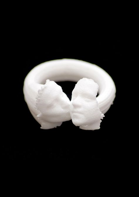 Chloe McCormick ring. Creative Rings, Porcelain Jewellery, 3d Printing Fashion, Weird Jewelry, 3d Printed Jewelry, International Jewelry, Contemporary Ring, Rings Rings, Story Telling