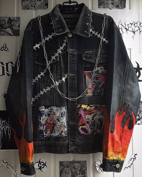 Emo Denim Jacket, Punk Fashion Diy, Diy Denim Jacket, Alt Clothes, Battle Jacket, Alt Outfits, Diy Jacket, Diy Vetement, Denim Diy