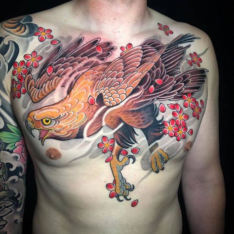 Dan Pemble's neo-traditional tattoo Traditional Back Tattoo, Traditional Eagle, Traditional Eagle Tattoo, Russian Tattoo, Tattoo Spots, Tattoo Expo, Kunst Tattoos, Eagle Tattoos, Tattoo Shows