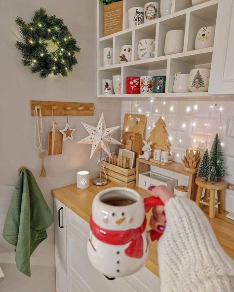 Christmas Winter Wallpaper, Decorating Aesthetic, Scandi Home Decor, Chrismas Wishes, Diy Coffee Station, Boho Christmas Tree, Christmas Tree Decorating, Scandi Home, Coffee Bar Home