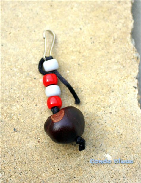 Condo Blues: How to Make a Lucky Buckeye Zipper Pull Buckeye Keychain Diy, Buckeye Nut Crafts Diy, Ohio State Buckeyes Crafts, Buckeye Jewelry, Ohio State Decor, Buckeye Crafts, Buckeye Tree, Buckeye Nut, Keychain Craft