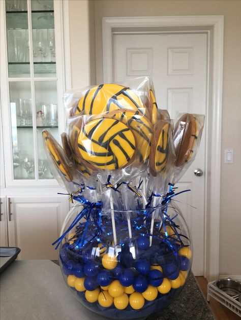 Waterpolo banquet centerpiece Volleyball Centerpieces, Volleyball Party Decorations, Volleyball Decorations, Volleyball Senior Night Gifts, Water Polo Girls, Water Polo Gifts, Night Volleyball, Water Volleyball, Soccer Banquet