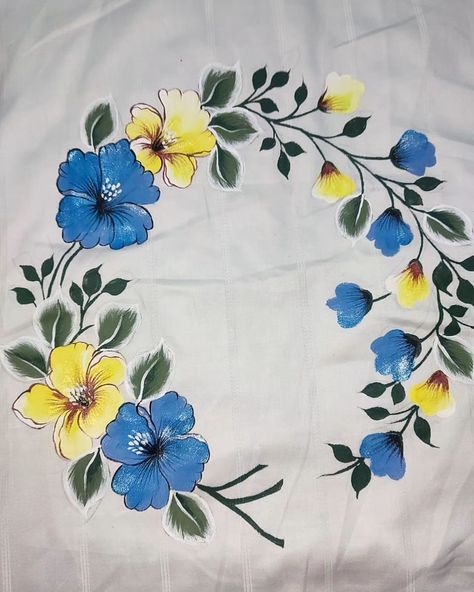 Available Super king size 110*108 Pure cotton satin Hand painted bedsheet With two pillow cover Two cushion covers 7710863253 Message to order Pillow Cover Painting Ideas, Pillow Painting Design, Hand Painted Pillow Covers, Hand Painted Cushion Covers, Pillow Painting, Painted Suits, Painted Pillows, Mekhela Chador, Sheet Painting