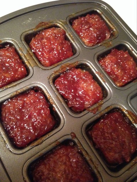 Pampered Chef Brownie Pan Recipes, Individual Meatloaf, Pampered Chef Brownie Pan, Mini Meatloaf Muffins, Mini Meatloaf Recipes, Muffin Pan Recipes, Tartiflette Recipe, Meatloaf Recipes Healthy, Mini Meatloaf