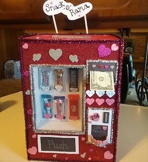 Diy Valentine's Box, Girls Valentines Boxes, Valentine Box Ideas, Valentine Boxes For School, Diy Valentines Box, Kids Valentine Boxes, Valentines Bricolage, Valentine Card Box, Valentine Mailbox