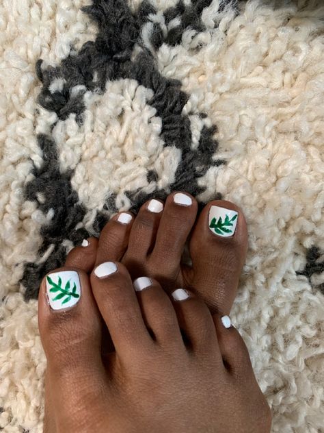 Green And White Pedicure Ideas, Beach Toe Nails, Cruise Nails, Nails Pretty, Summer Toe Nails, Drip Nails, Nails Green, Uv Gel Nail Polish, Nails White