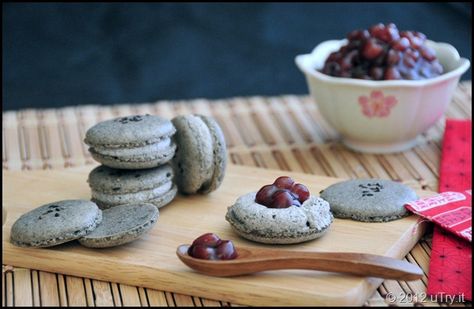 051edited Adzuki Bean Recipe, Macarons Macaroons, Coffee Buttercream, Adzuki Beans, Macaron Recipe, Black Sesame, Food Blogs, How Sweet Eats, Sesame Seeds