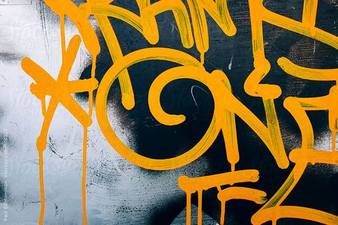 Orange Graffiti, Yellow Graffiti, Graffiti Top, Close Up Art, Graffiti Tags, Building Wall, Graffiti Doodles, Graffiti Tagging, Graffiti Painting