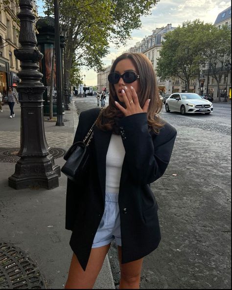 Look 2022, Mango Bag, Sunglasses Celine, Girl In Paris, Celine Shoes, Parisian Aesthetic, Style Parisienne, Blazer Top, Sunglasses Outfit