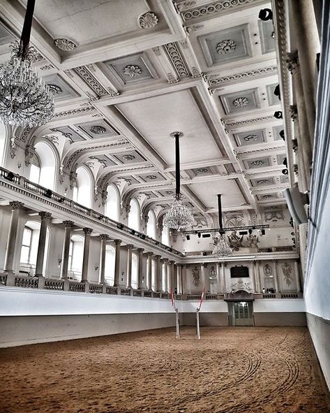 Spanish Riding School Vienna, Travel Austria, Spanish Riding School, Vienna City, Riding School, Christmas In Europe, Austria Vienna, Studio C, Horse Aesthetic