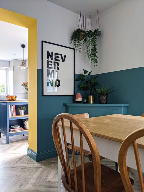 Teal And White Walls, Dining Room Half Painted Wall, White With Colour Interior, Wall Paint Art Bedroom, Mid Century Wall Paint Design, Half Room Painted, Paint Walls Different Colors, Hmo Living Room, Paint Details Wall