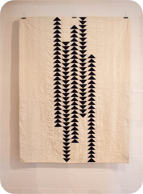 Black And White Quilt, Flying Geese Quilt, Black And White Quilts, Quilt Modernen, Quilt Guild, Triangle Quilt, Patchwork Quilting, Flying Geese, 자수 디자인