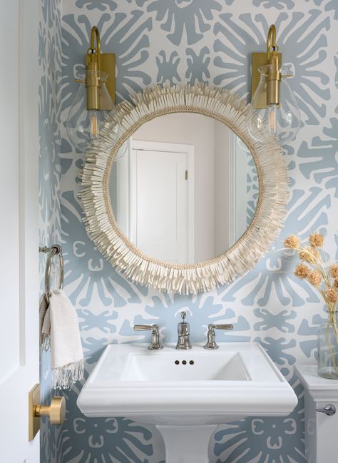 Coastal Design Ideas, Powder Bath Wallpaper, Coastal Powder Room, Pool House Bathroom, Girly Bathroom, Powder Room Wallpaper, Powder Room Makeover, Pool Bathroom, Powder Room Design