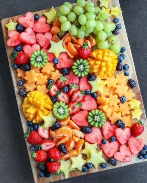 Epic Holiday Charcuterie Boards – Amarvelous Event Festive Fruit Platter, Christmas Veggie Tray, Veggie Christmas, Brunch Appetizers, Impressive Appetizers, Holiday Appetizers Easy, Everyday Dishes, Party Platters, Veggie Tray