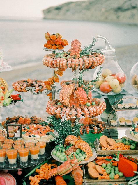 Beach Wedding Foods, Seafood Tower, Wedding Snacks, Citrus Baby, Beachy Wedding, Raw Bar, Cyprus Wedding, Boat Wedding, Beach Events