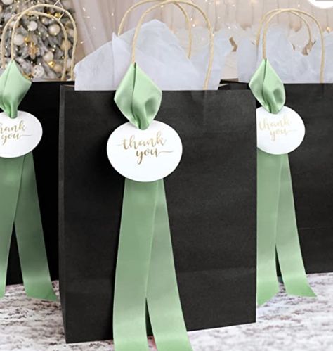 Wedding Goodie Bags, Paper Bag Design, Decorated Gift Bags, Gift Wrapping Techniques, Gift Bags Diy, Gift Wrapping Inspiration, Small Business Packaging Ideas, Handmade Packaging, Holiday Wrap