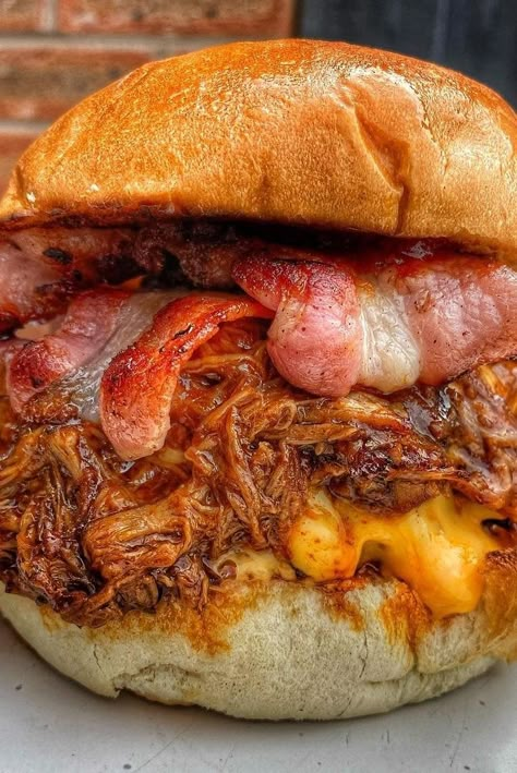 Recipes Pulled Pork, Recipe Pulled Pork, Pork Burgers Recipes, Smoked Pork Recipes, Street Food Business, Bbq Pulled Pork Sandwiches, Pulled Pork Burger, Pulled Pork Sandwiches, Friday Dinner