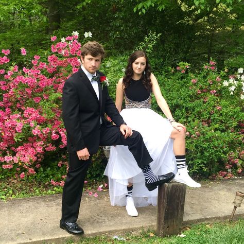 Prom Dress With Converse, Dress With Chucks, Formal Pictures, Black And White Formal, Dress With Converse, Senior Photos Boys, Prom Picture Poses, Fall Ball, Prom Photoshoot