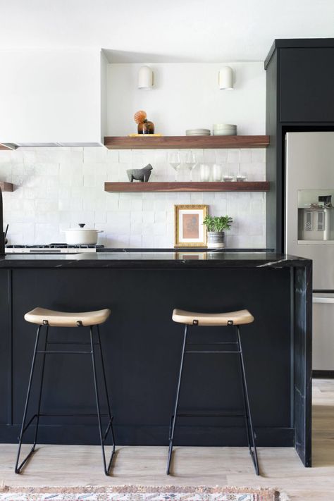 PARKSIDE – Hello Kitchen Scandinavian Kitchen Black, Black Lower Cabinets, Black Soapstone, Flat Cabinets, No Upper Cabinets, Kitchen Floating Shelves, Scandinavian Kitchen Design, White Kitchen Backsplash, Soapstone Countertops