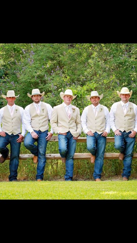 Groom and groomsmen Quince Court Outfits, Quince Theme Ideas, Court Outfits, Quince Outfits, Quince Court, Chambelanes Outfits, Dream Quinceanera, Quince Photoshoot, Quince Planning