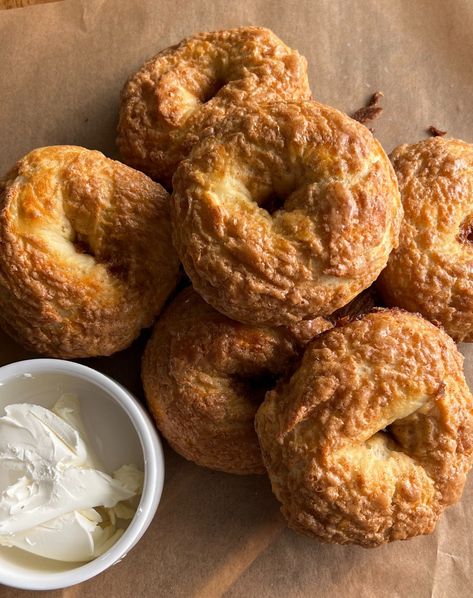 French Toast Sourdough Bagels — Well Made by Kiley Sourdough Bagel Recipes, January Baking, French Toast Bagel Recipe, French Toast Bagel, Bagel French Toast, Toast Sourdough, French Toast Toppings, Cinnamon Bagels, Sourdough French Toast