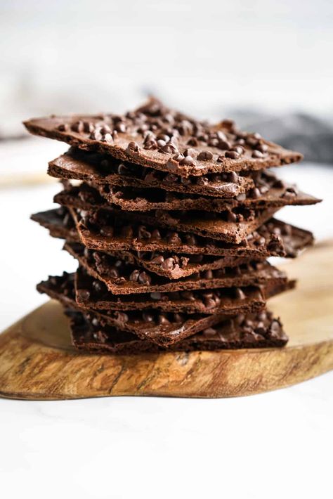 Brownie Brittle Recipe, Chocolate Brownie Bites, Brownie Bites Recipe, Brownie Brittle, Homemade Brownie, Mini Brownies, Brittle Recipes, Chocolate Candy Recipes, Chocolate Chip Brownies