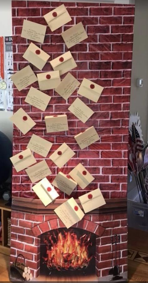 Harry Potter Christmas Classroom, Harry Potter Office Decorations, Harry Potter Cubicle Decorations, Harry Potter Letters, Harry Potter Office, Christmas Cubicle Decorations, Fun Halloween Food, Cubicle Decor, Office Christmas Decorations