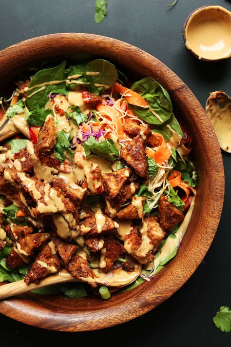 30-minute rainbow Thai salad with veggies, noodles, and marinated peanut tempeh! Dress with peanut sauce for a flavorful, healthy, plant-based meal! Peanut Tempeh, Tempeh Salad, Salad And Dressing, Thai Salad, Tempeh Recipes, Thai Salads, Vegan Salad, Tempeh, Vegan Eating