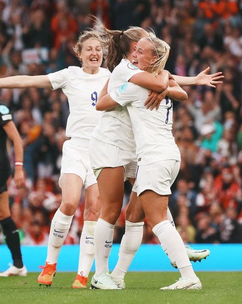 England team was in the mood to make history England Lionesses, England Ladies Football, England Team, Arsenal Ladies, England Football Team, England Football, Womens Football, Play Games, In The Mood