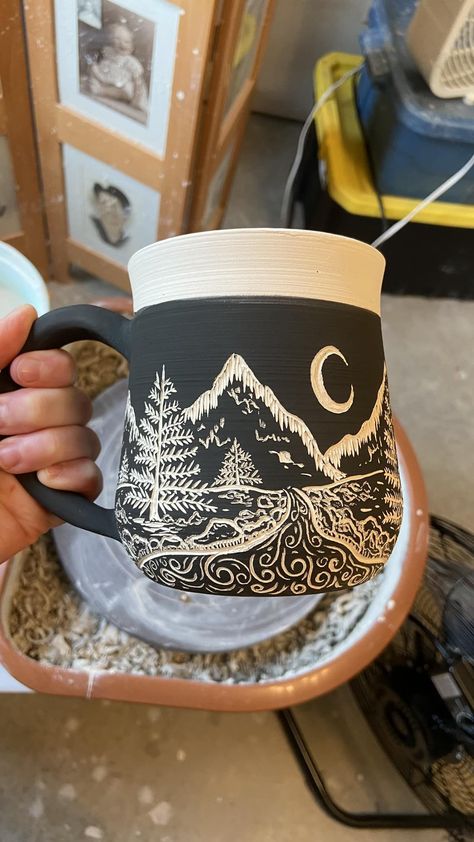 Mountain Carving Pottery, Sgraffito Mountains, Ceramic Mug Carving, Scraffito Mug, Scrifito Ceramics, Pottery Scraffito Ideas, Pottery Scraffito Patterns, Scrifito Pottery, Scraffito Designs Simple Mug