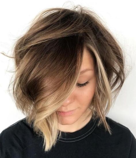 Bronde Bob with Face-Framing Highlights Bronde Bob, Face Framing Highlights, Straight Hair Highlights, Subtle Blonde Highlights, Straight Bob Hairstyles, Framing Highlights, Short Ombre Hair, Money Piece, Dark Hair With Highlights