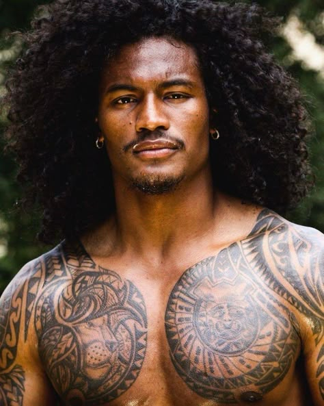 Samoan Men, Polynesian Men, Dark Skin Men, Stephen James, Curly Hair Men, Long Hair Styles Men, Tahiti, Black Is Beautiful, Mens Hairstyles