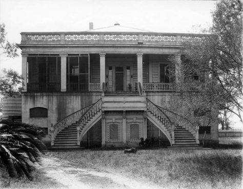 Beautiful Abandoned Old Southern Plantations, Abandoned Plantations, Louisiana Plantations, Southern Mansions, Southern Architecture, Southern Plantations, Antebellum Homes, Old Mansions, Southern Homes