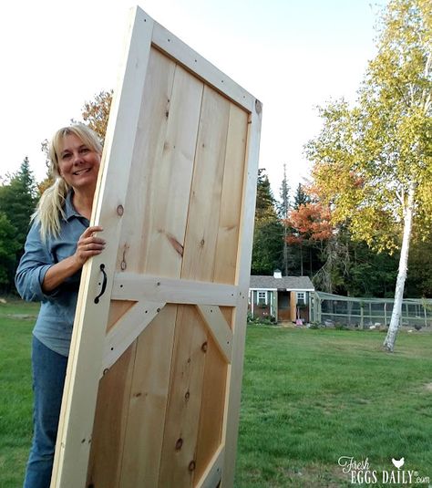 Chicken House Door Ideas, How To Make A Chicken Coop Door, Coop Doors Ideas, Diy Coop Door, Chicken Coop Doors Diy How To Build, Chicken Coop Door Diy, Chicken Coop Door Ideas, Diy Chicken Coop Ideas, Chook House