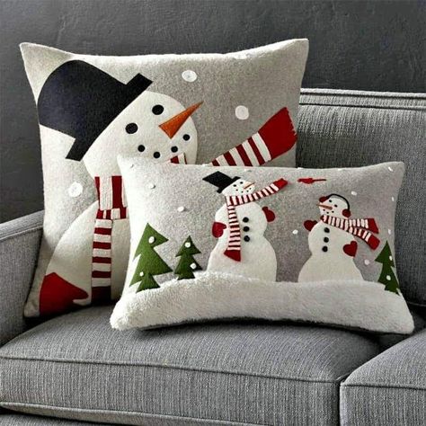 Friends Pillow, Xmas Pillows, Snowman Pillow, Felt Pillow, Winter Pillows, Christmas Sewing Projects, Christmas Applique, Christmas Pillows, Christmas Cushions