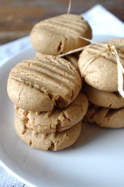 Spelt Cookies, Spelt Flour Recipes, Sesame Tahini, Spelt Recipes, Peanut Cookies, Tahini Paste, No Dairy, Spelt Flour, Healthy Travel