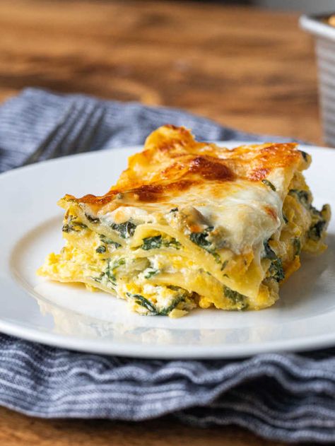 Butternut Squash Lasagna Recipe, Butternut Squash Spinach, Butternut Squash Lasagna, Lasagne Recipes, Cheese Lasagna, Baked Squash, Spinach Lasagna, Fall Dinner Recipes, Unprocessed Food