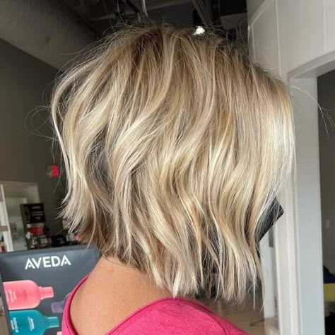 Graduated Bob with Blonde Balayage Medium Inverted Bob, Wavy Inverted Bob, Graduated Haircut, Haircuts Women, Inverted Long Bob, Graduated Bob Haircuts, Inverted Bob Haircuts, Angled Bob Haircuts, Hair Adviser