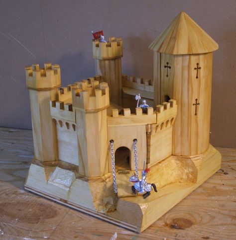 Wooden Toy Castle, Castle Crafts, Wooden Castle, Toy Castle, Small Castles, Small Wooden House, Lincoln Logs, Wooden Toys Plans, Woodworking Toys