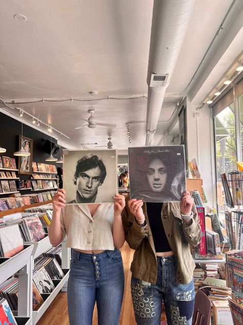 Record Shop Senior Pictures, Thrift Store Photoshoot Ideas, Thrift Shop Photoshoot, Thrift Photoshoot Ideas, Record Store Photo Shoot, Cult Photography, Thrift Store Photoshoot, Record Store Photoshoot, Recreate Pics