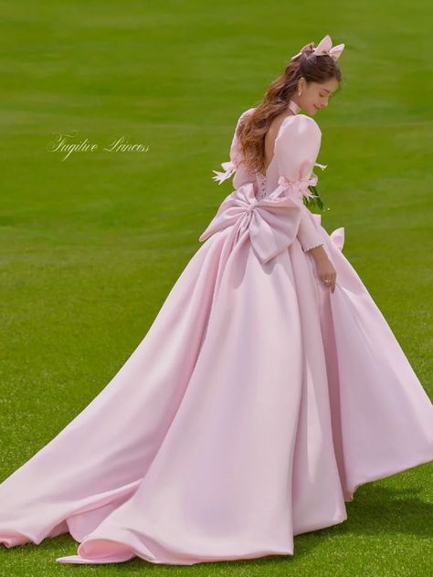 Stunning Dresses Gowns, Satin Long Prom Dress, Satin Sleeves, Fairytale Gown, Chic Evening Dress, Modest Dresses Casual, Royal Dresses, Pakistani Bridal Wear