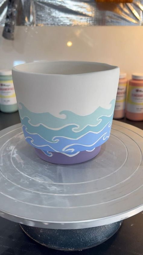 Pottery Bowl Painting, Pottery Bowl Painting Ideas, Pottery Painting Ideas Easy, Bowl Painting, Clay Slip, Ceramic Cafe, Ceramics Pottery Bowls, Diy Pottery Painting, Painted Clay Pots