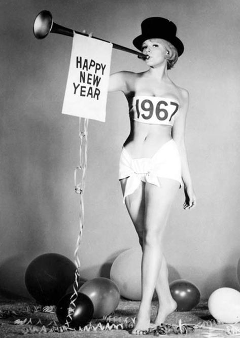 Alice Faye, Female Samurai, Linda Ronstadt, Sorority Girl, Women Boxing, Female Soldier, Vintage Pin Up, Happy Year, Girl Reading