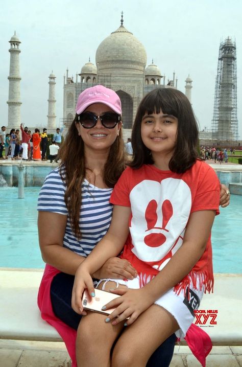 Agra: Mahima Chaudhry visits Taj Mahal - Social News XYZ Mahima Choudhary, Mahima Chaudhary, Mahima Chaudhry, The Taj Mahal, Hindi Film, Agra, Girl Face, Taj Mahal, Women Clothing