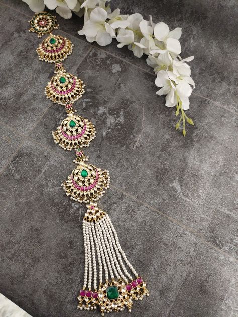 Braid Ornaments Hair, Bridal Braid Jewellery, Gold Jada, Hair Style On Saree, Bridal Jewellery Earrings, Bridal Jewelry Sets Brides, Simple Jewellery, Engagement Hairstyles, Emerald Ring Engagement Diamond